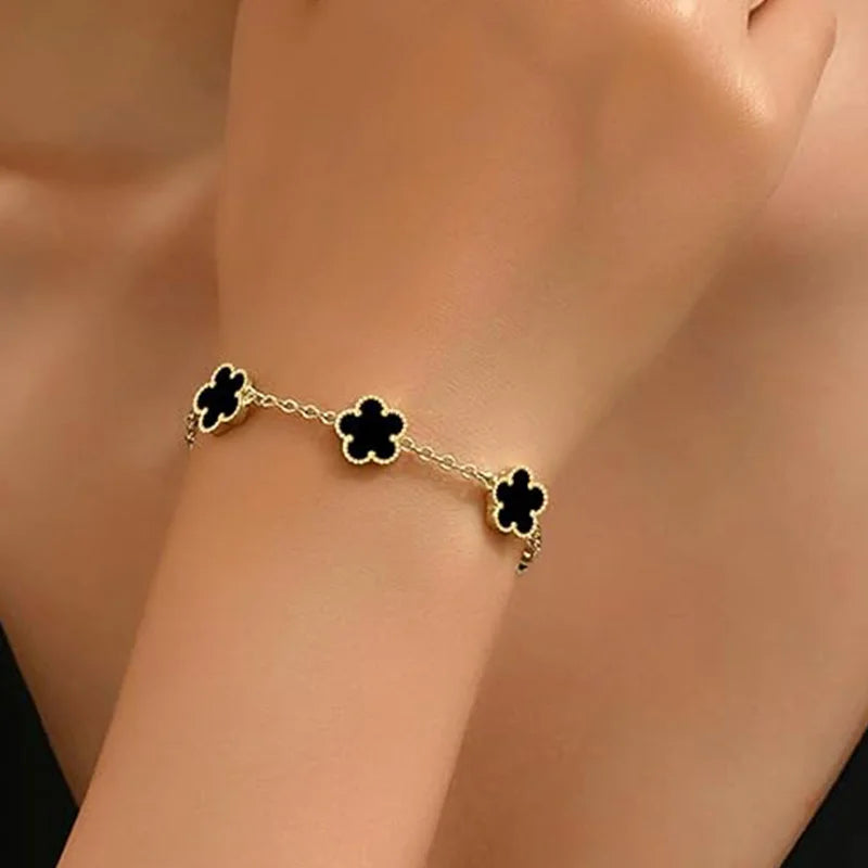 Lucky Clover Double-Sided Flower Bracelet – Elegance with a Touch of Fortune